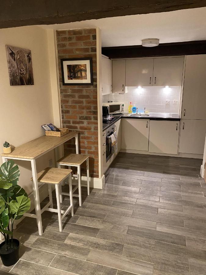 Cosy Riverside Apartment - Free Parking Йорк Экстерьер фото
