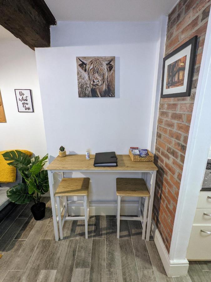 Cosy Riverside Apartment - Free Parking Йорк Экстерьер фото