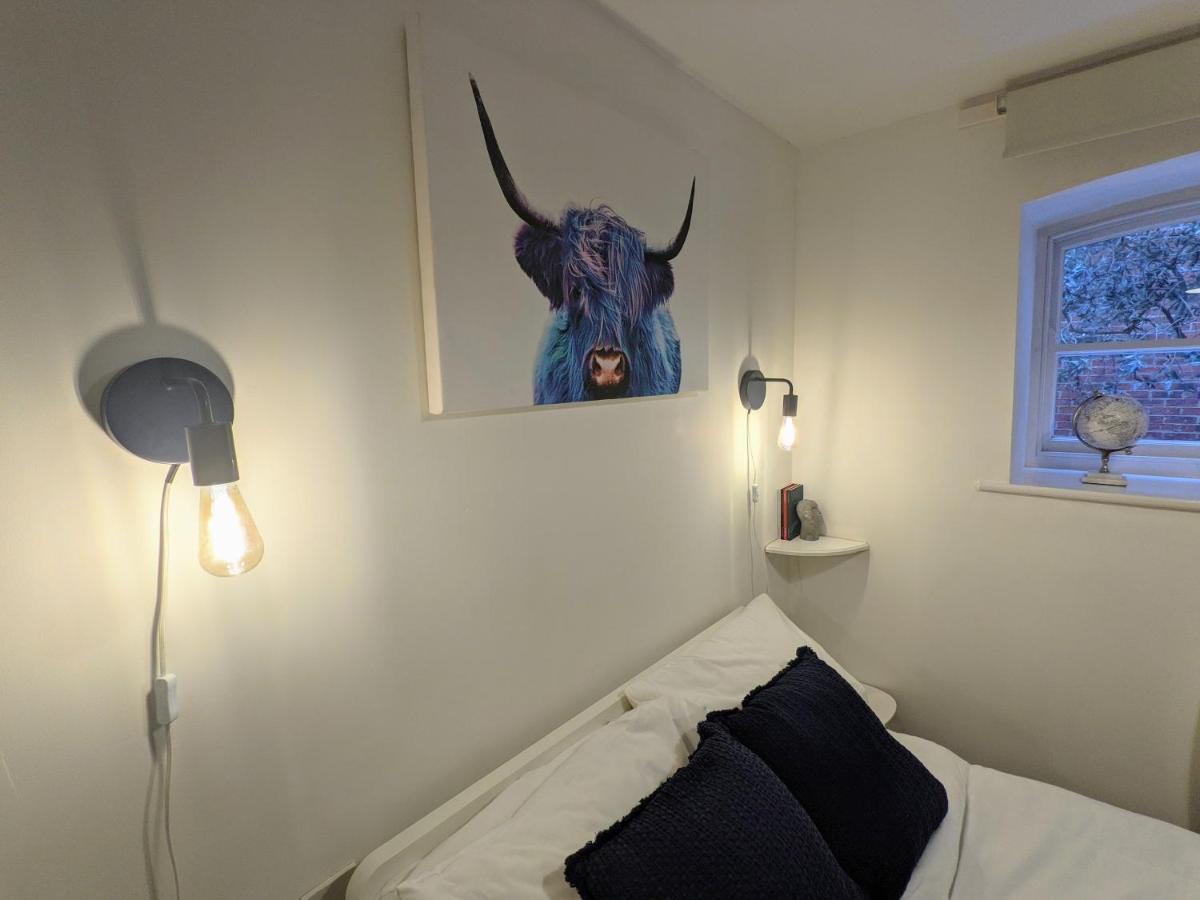 Cosy Riverside Apartment - Free Parking Йорк Экстерьер фото