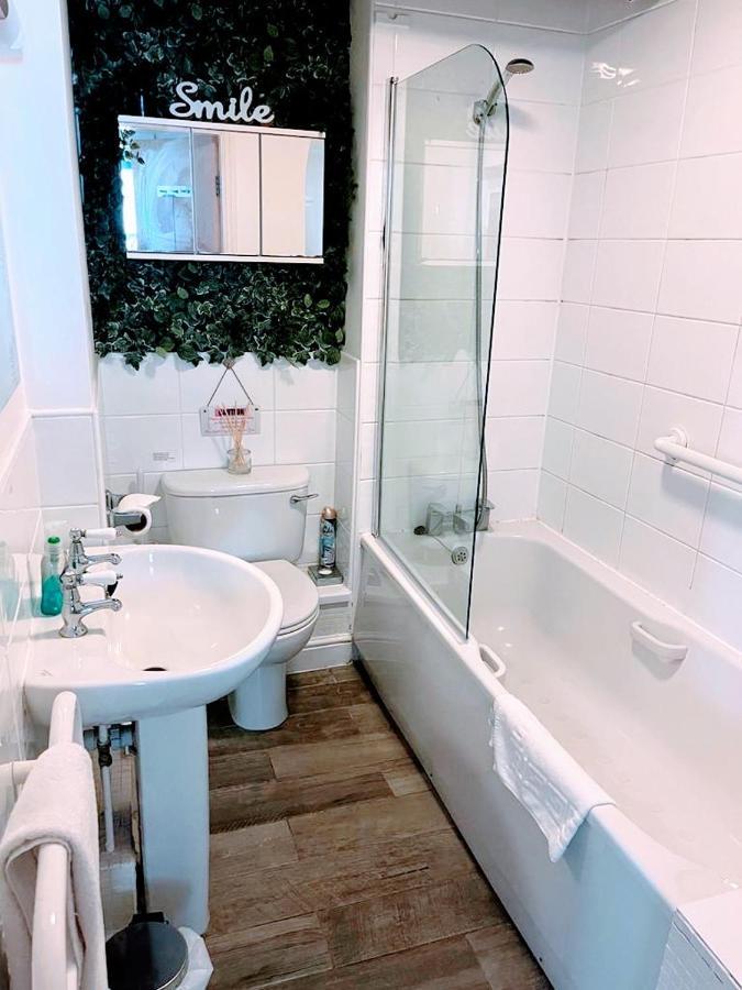 Cosy Riverside Apartment - Free Parking Йорк Экстерьер фото